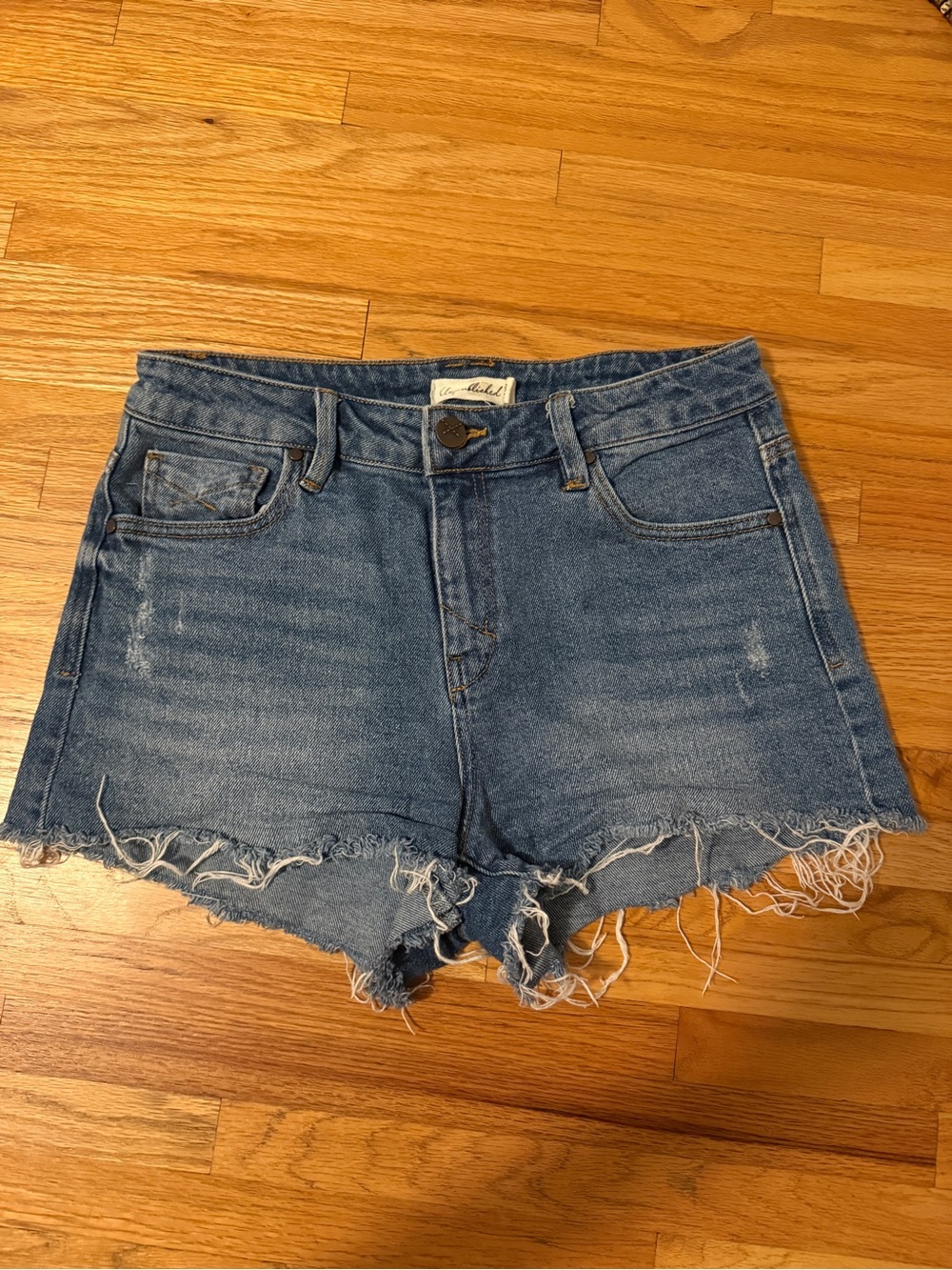 Unpublished raw hem denim shorts